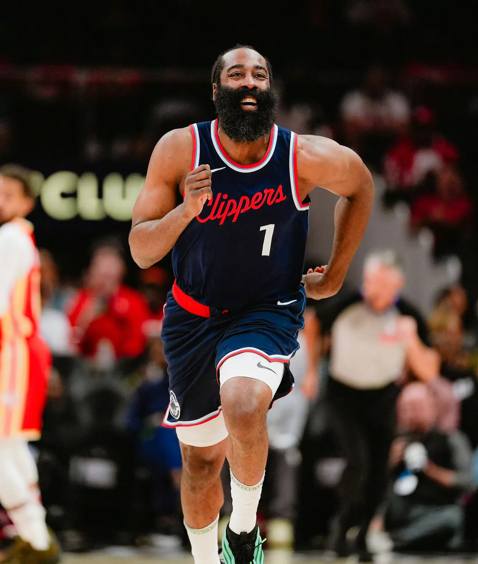 牛牛体育娱乐 - 勒沃库森训练开放日，今晚止住颓势引欢呼，NBA季后赛在即，训练强度明显提升