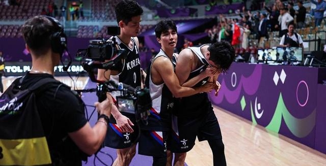 窗口期突围战来临；广东宏远围绕德国杯战术微调；球迷炸锅；训练强度明显提升的简单介绍-牛牛平台网站